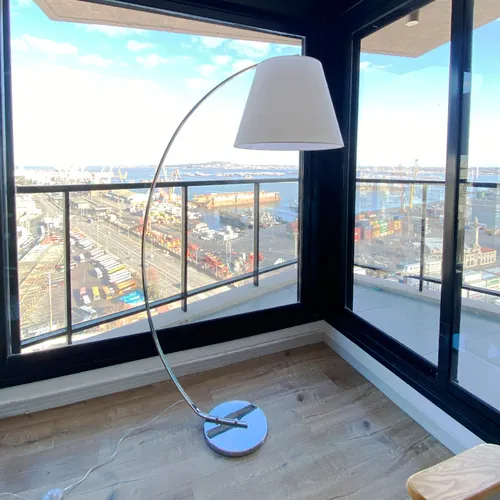 Lámpara de pie Copenhague cromo en Blanco - Lámparas de pie, Uruguay | Alta Gracia Deco
