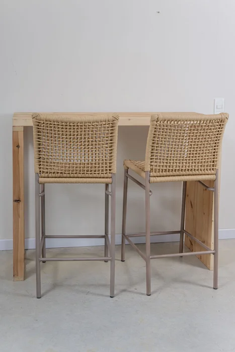 banqueta de barra en cuerda náutica beige y aluminio en Beige - Butacas, banquetas y puffs, Uruguay | Entrecasa, vista 3