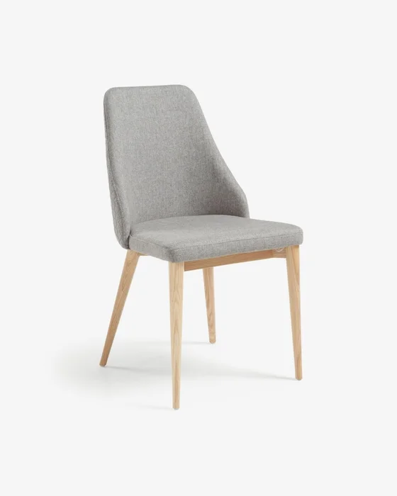 Silla Rosie - gris claro con patas de madera acabado natural en Gris - Sillas, Uruguay | Kavehome
