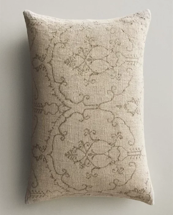 FUNDA COJÍN JACQUARD en Beige - Textiles, Uruguay | Zara Home