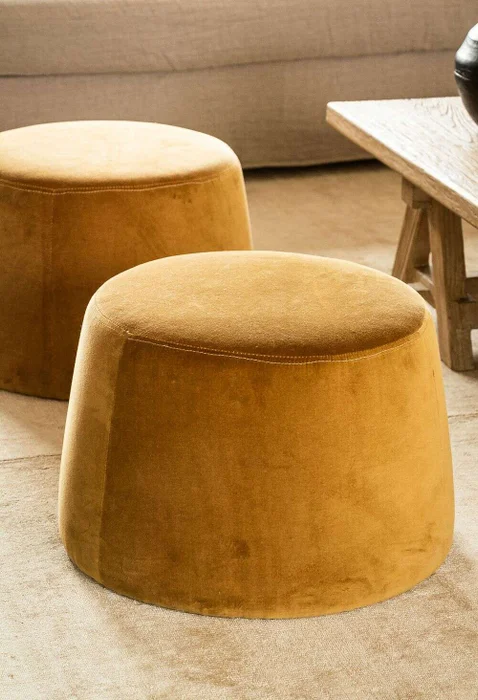 PUFF MILANO - TERCIOPELO ORO en Mostaza - Butacas, banquetas y puffs, Uruguay | La Iberica