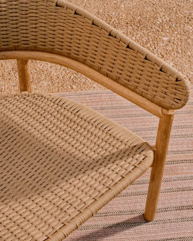 Sillón Arinella de madera maciza de acacia acabado tono natural y cuerda beige FSC 100% en Madera natural - Butacas, banquetas y puffs, Uruguay | Kavehome, vista 3