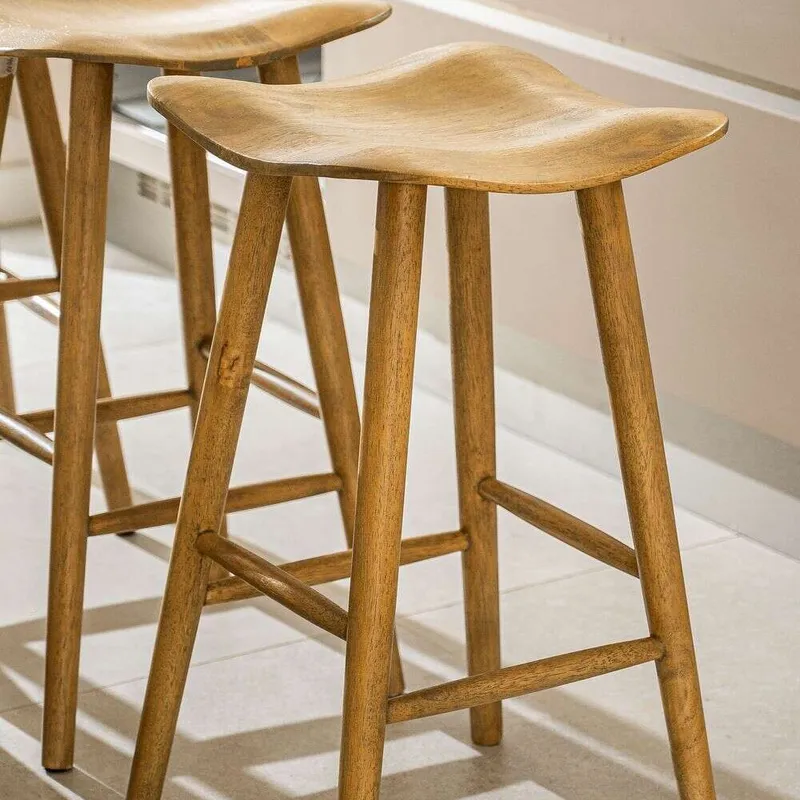 BANCO DE BAR FORMS - NATURAL en Madera natural - Sillas, Uruguay | La Iberica