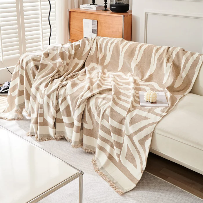 Manta sillón y cama triángulos 180x300cm - caqui en Caqui - Textiles, Uruguay | Buho Store, vista 2
