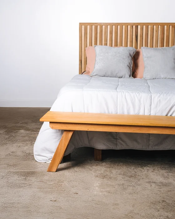 BANCO / PIE DE CAMA CARAÍVA 1,60mt en Madera natural - Butacas, banquetas y puffs, Uruguay | Fundamento Muebles