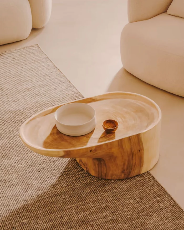Mesa de centro Mosi con pie de madera maciza de mungur - 90 x 50 cm en Madera natural - Mesas de living, Uruguay | Kavehome, vista 2