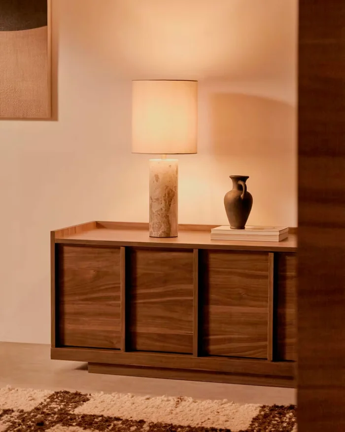 Lámpara de mesa Raze de mármol beige y pantalla de lino beige en Beige - Lámparas de mesa, Uruguay | Kavehome, vista 2