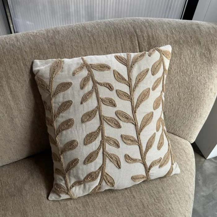Funda de almohadón hojas marrones 45x45cm en Marrón - Textiles, Uruguay | Buho Store, vista 3