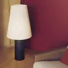 Lámpara de pie Marga de madera maciza con acabado natural - con acabado oscuro en Marrón - Lámparas de pie, Uruguay | Kavehome, vista 4 de 8