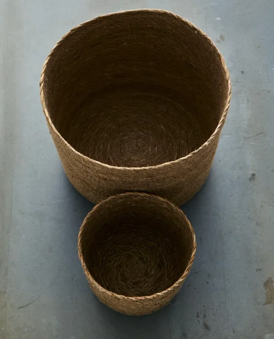 CESTA SEAGRASS CILÍNDRICA en Marrón - Canastos, Uruguay | Zara Home
