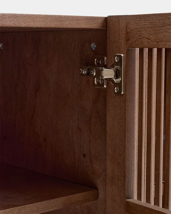 Aparador Beyla 4 puertas de chapa y madera maciza de fresno con acabado tono nogal 180 x 71,5 cm en Marrón - Aparadores y recibidores, Uruguay | Kavehome, vista 5