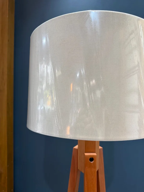 Lámpara De Pie Tripe Economy - Madera Natural en Madera natural - Lámparas de pie, Uruguay | Berna Home, vista 9