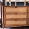 Cómoda Toulouse con Espejo - Seis Cajones / Madera Natural de Gomero - Cómodas, Uruguay | Berna home, vista 2 de 10
