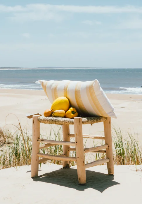 BANCO KANDICE en Madera natural - Butacas, banquetas y puffs, Uruguay | Sentido Jose Ignacio