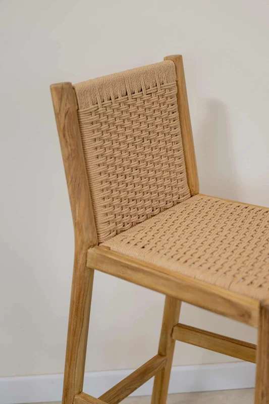 Banqueta en madera teca y cuerda en respaldo y asiento en Madera natural - Butacas, banquetas y puffs, Uruguay | Entrecasa, vista 5