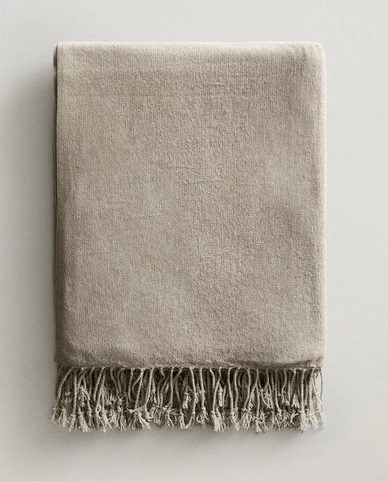 MANTA CHENILLA en Beige - Textiles, Uruguay | Zara Home