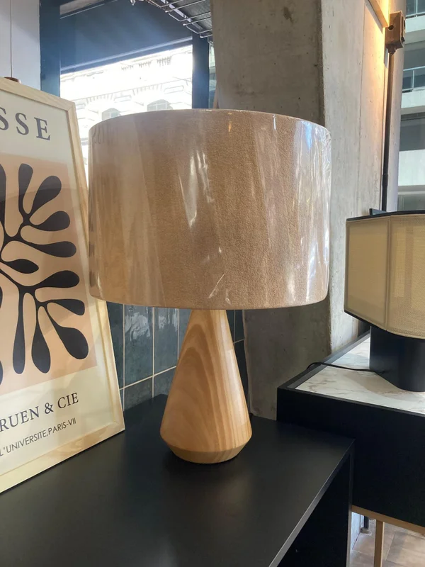 Lámpara de Mesa Garabe Cónica - Pantalla Bouclé en Madera natural - Lámparas de mesa, Uruguay | Berna Home, vista 6