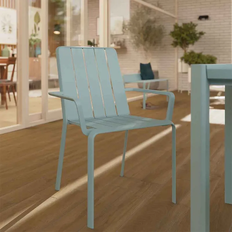 Silla Idaho celeste con apoyabrazos - Muebles para el exterior, Uruguay | Naterial Uruguay