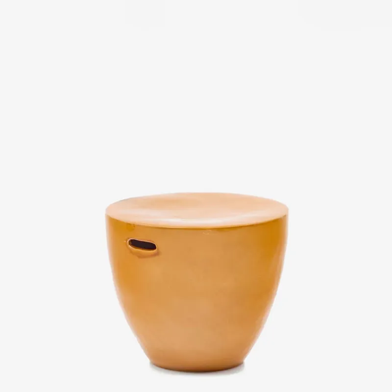 Mesa auxiliar exterior Mesquida de cerámica con acabado mostaza glaseado Ø 45 cm en Naranja - Mesas de arrimo, Uruguay | Kavehome
