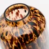 Jarrón Panth de vidrio marrón - 30 cm en Marrón - Jarrones, Uruguay | Kavehome, vista 5 de 5