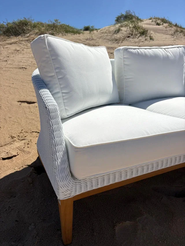 SOFA 3 CUERPOS GRACE C/ALMOHADONES en Blanco - Sillones y sofás, Uruguay | Sentido Jose Ignacio, vista 2