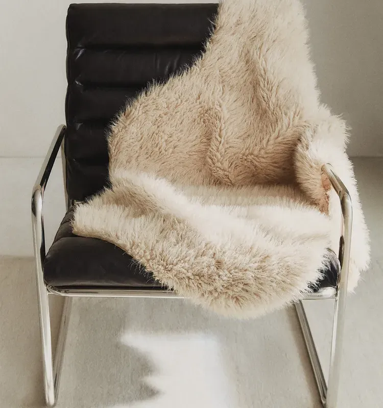 MANTA PELO LARGO IRREGULAR - Textiles, Uruguay | Zara Home
