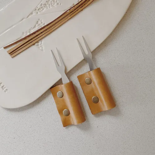 Pinchitos con mango de cuero – Set x2 - Decoración, Uruguay | Dreams On Time