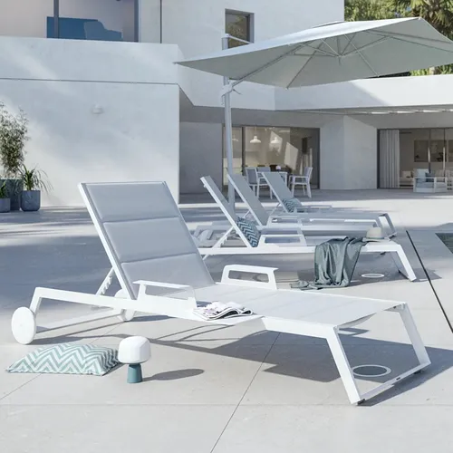 Reposera Odyssea II Blanca en Blanco - Muebles para el exterior, Uruguay | Naterial Uruguay