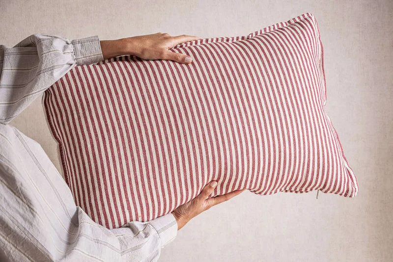 ALMOHADON LINO ALTO GRAMAJE RAYAS ROJAS - 70 X 43 CMS en Rojo - Textiles, Uruguay | La Iberica, vista 11