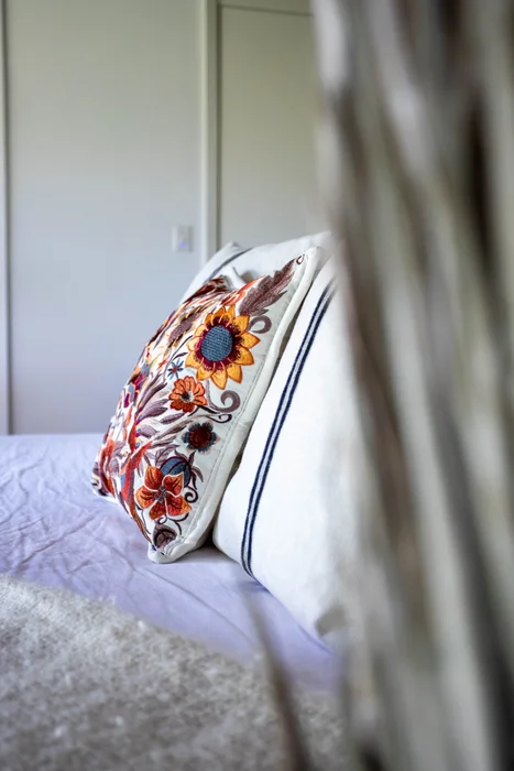 Almohadón ZAL blanco en Multicolor - Textiles, Uruguay | Almohadones ZAL, vista 2