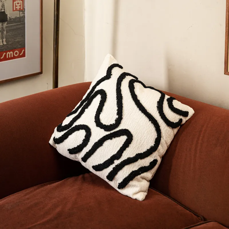 Almohadón formas - negro en Negro - Textiles, Uruguay | Buho Store