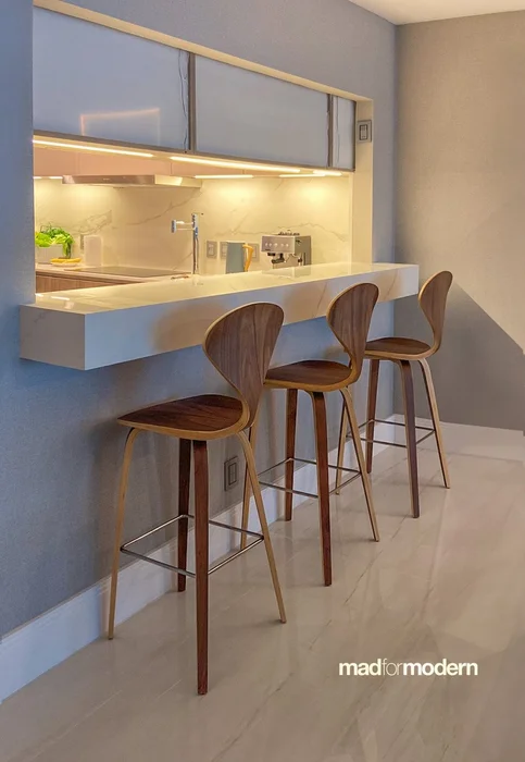 Cherner Bar Stool Black | Norman Cherner en Negro - Butacas, banquetas y puffs, Uruguay | Mad for Modern, vista 2