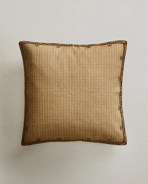 FUNDA COJÍN DETALLE FLORAL en Marrón - Textiles, Uruguay | Zara Home