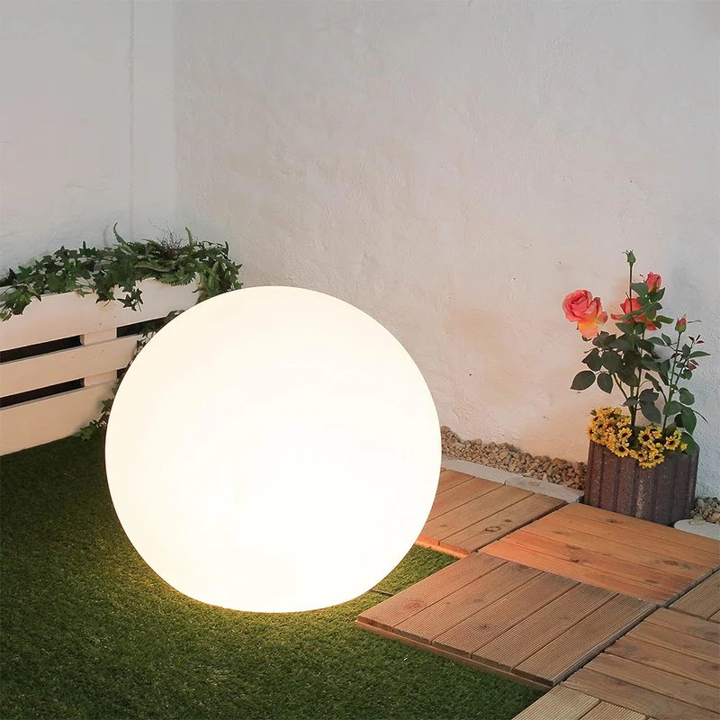 Luminaria de Exterior Garden Ball Big IP44 en Blanco - Lámparas de pie, Uruguay | Serlux, vista 3