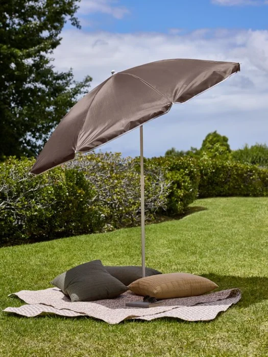 Sombrilla FINSE Ø180 surtido en Marrón - Muebles para el exterior, Uruguay | JYSK, vista 4