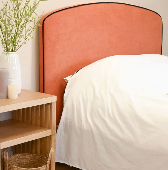 Respaldo tapizado con vivos curvos en Rosa - Dormitorio, Uruguay | Pieza Clave, vista 5