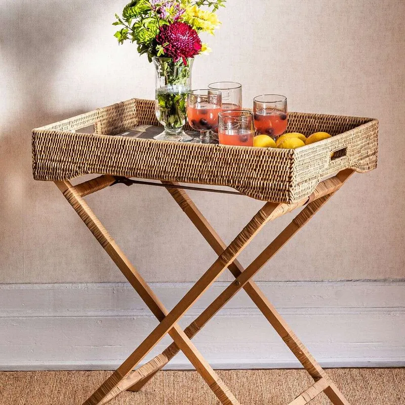 BANDEJA DE RATTAN CON SOPORTE / MESA AUXILIAR / BARCITO NUDE en Madera natural - Mesas de living, Uruguay | La Iberica