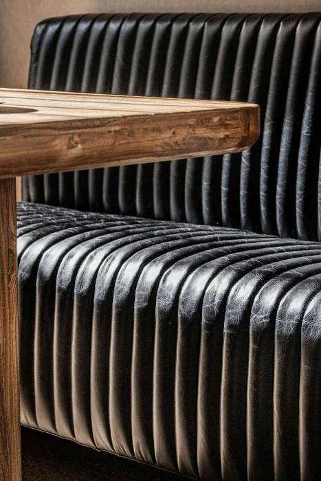 SILLON DE COMEDOR FERRARO - CUERO ITALIANO NEGRO - 1.53 MTS en Negro - Sillones y sofás, Uruguay | La Iberica, vista 5