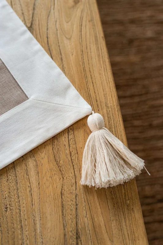 SENDERO BORDADO A MANO - BEIGE Y OFF WHITE en Beige - Textiles, Uruguay | La Iberica, vista 9