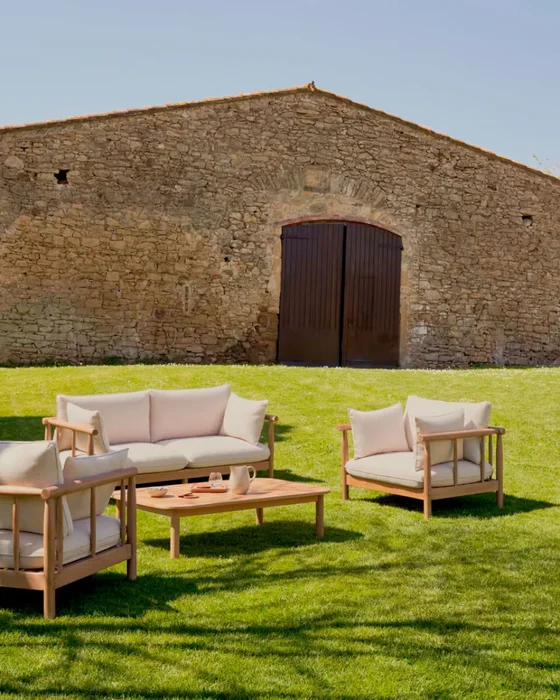 Butaca Sacova de madera maciza de eucalipto FSC 100% en Madera natural - Butacas, banquetas y puffs, Uruguay | Kavehome, vista 2