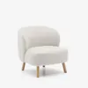 Butaca Ulit de chenilla - beige y patas de madera maciza haya acabado natural en Beige - Butacas, banquetas y puffs, Uruguay | Kavehome, vista 1 de 10