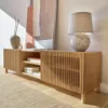 Mueble TV Beyla 2 puertas de madera maciza y chapa de roble 180x49,5 cm FSC 100% FSC 100% en Madera natural - Muebles para TV, Uruguay | Kavehome, vista 3 de 10