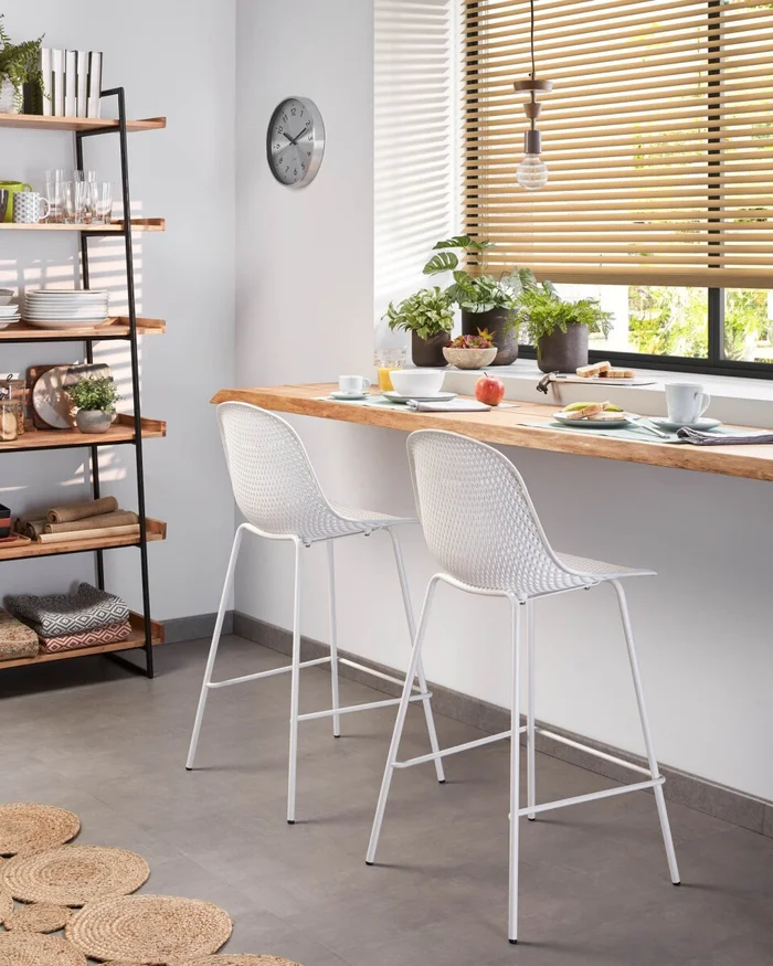 Taburete Quinby - blanco altura 75 en Blanco - Butacas, banquetas y puffs, Uruguay | Kavehome, vista 2