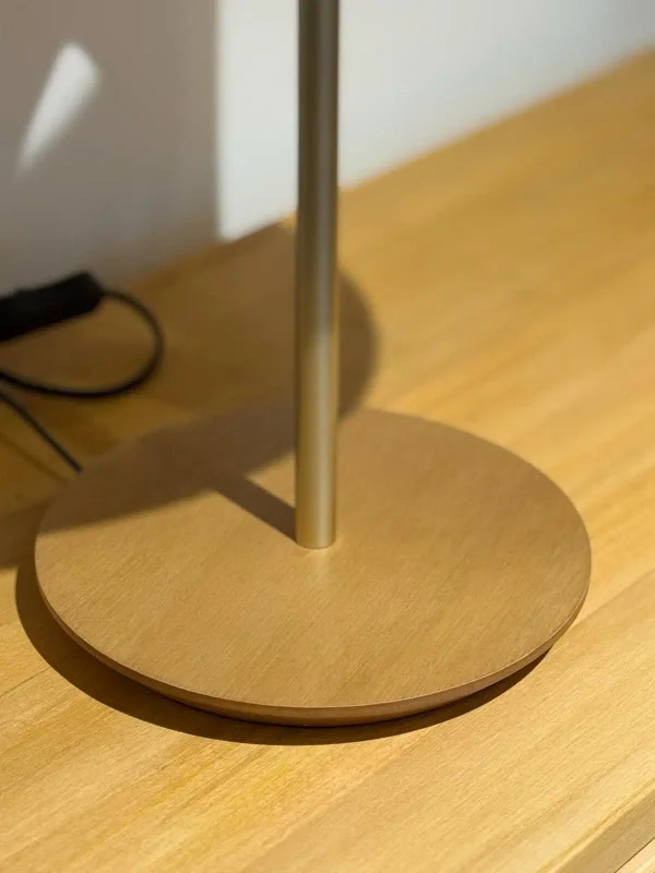 Lampara de mesa slim esterilla en Dorado - Lámparas de mesa, Uruguay | FMB, vista 3