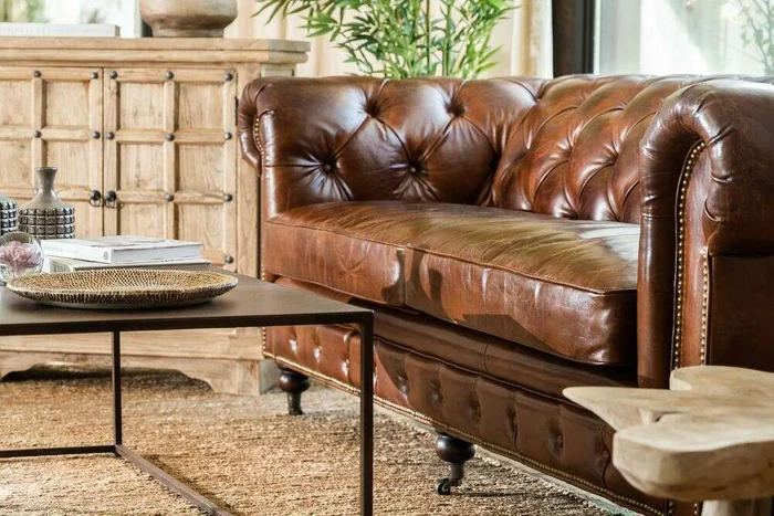 SILLON CHESTERFIELD CUERO ITALIANO - 3 CUERPOS en Marrón - Sillones y sofás, Uruguay | La Iberica, vista 20