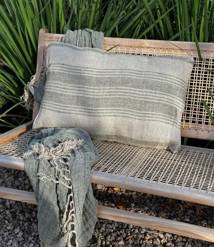 ALMOHADON RUSTICO LINO NATURAL en Verde - Textiles, Uruguay | Masinfinito Casa