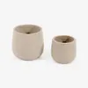 Set Sory de 2 macetas de terracota con acabado gris Ø 28 cm / Ø 36 cm en Madera natural - Macetas, Uruguay | Kavehome, vista 1 de 8