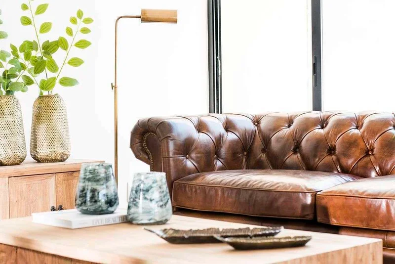 SILLON CHESTERFIELD CUERO ITALIANO - 3 CUERPOS en Marrón - Sillones y sofás, Uruguay | La Iberica, vista 8