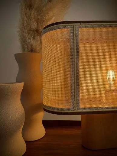 M232EST en Madera natural - Lámparas de mesa, Uruguay | Unik, vista 4