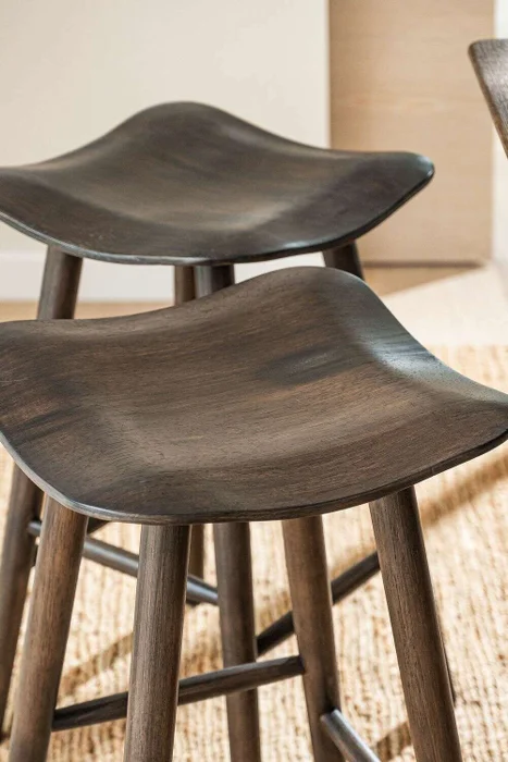 BANCO DE BAR FORMS - AVELLANA en Madera natural - Sillas, Uruguay | La Iberica, vista 6